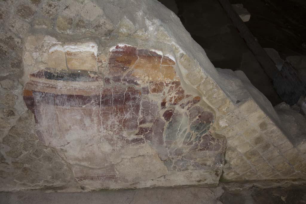 Villa dei Papiri, March 2019. Triclinium (i), painted decoration from north wall at east end.
Foto Annette Haug, ERC Grant 681269 DÉCOR.